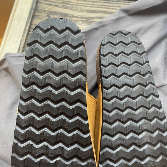 Women’s Size 7 Sandal - Yellow/Gold Cliffs By White Mountain - Picture 3 of 3